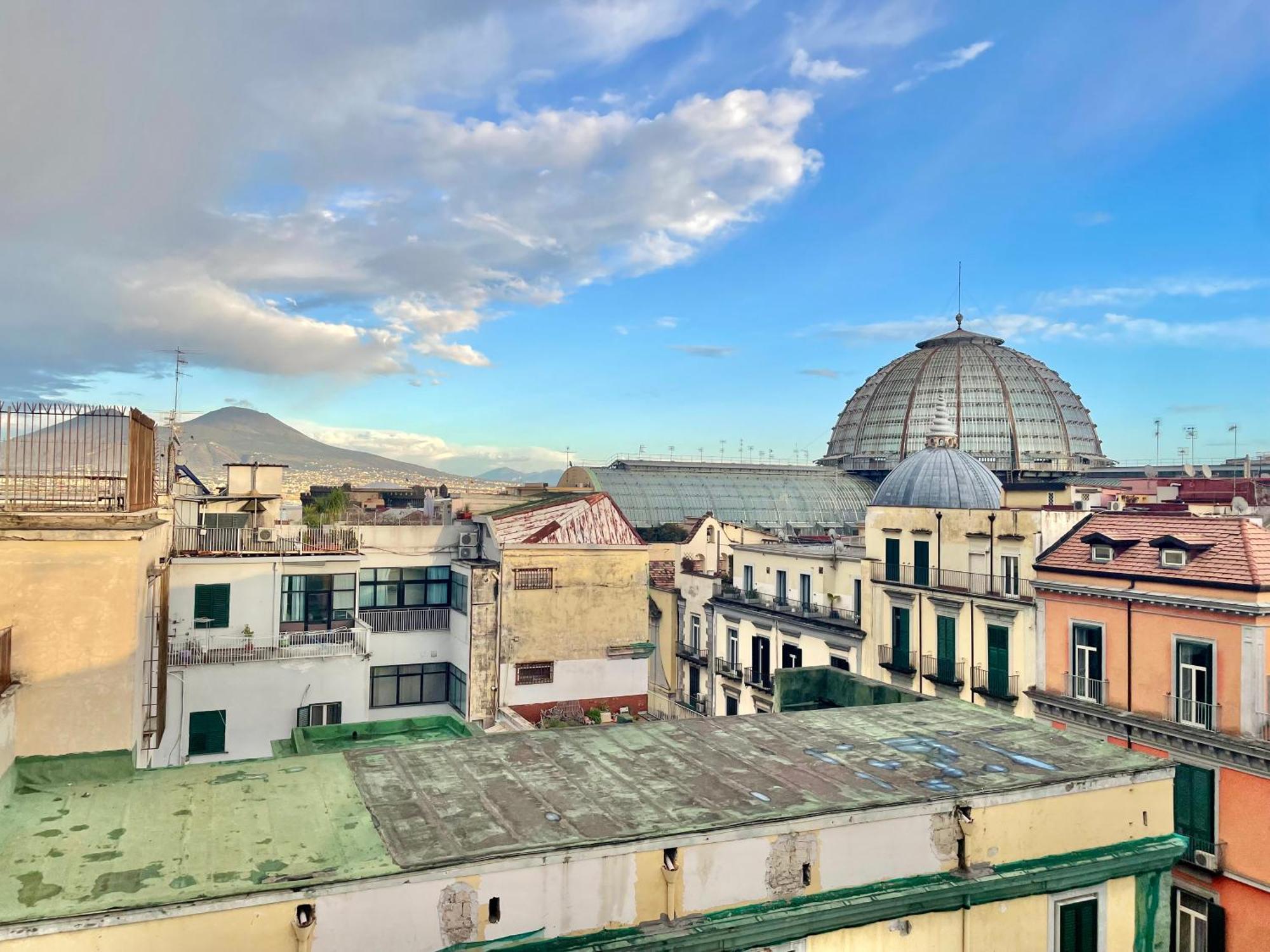 Santa Madre Penthouse * Naples